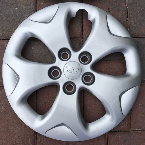Kia soul oem silver hubcaps 16 inch! save $ don&#039;t buy at dealership set of 3
