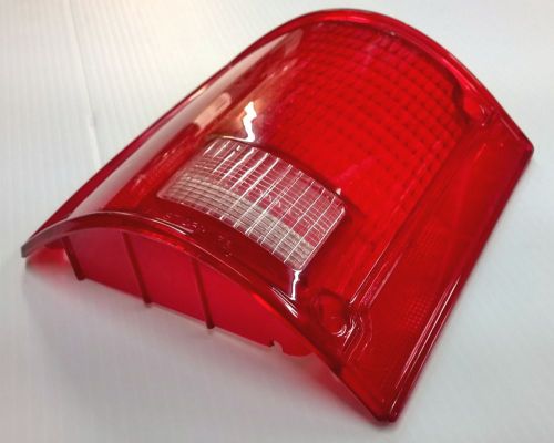 05965775 new genuine gm oem lens tail and stop lamp red/clear (mica)
