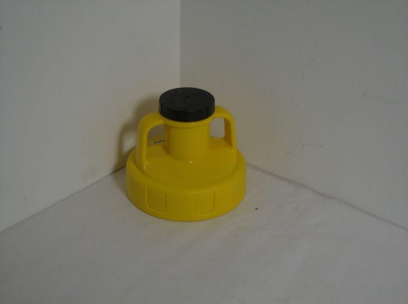 Oil safe utility lid, w/2 in outlet, hdpe, yellow