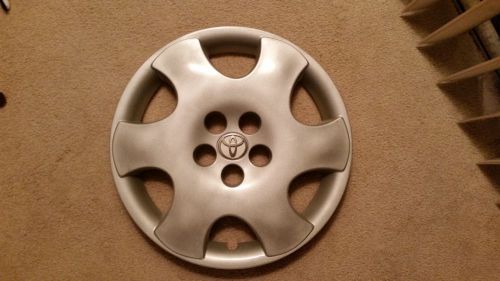 Toyota 2003-2004 corolla genuine 15&#034; hubcap wheel cover 61122 silver six spoke