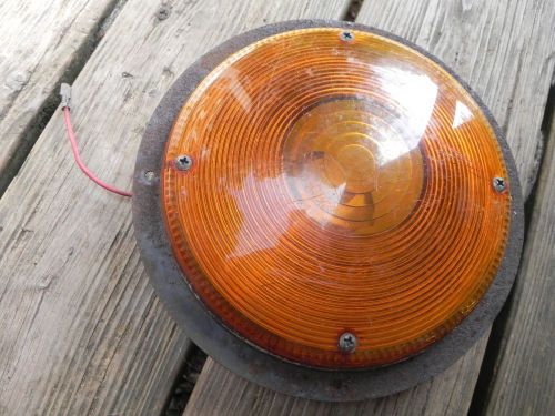 Round tail light and mount as pictured - amber