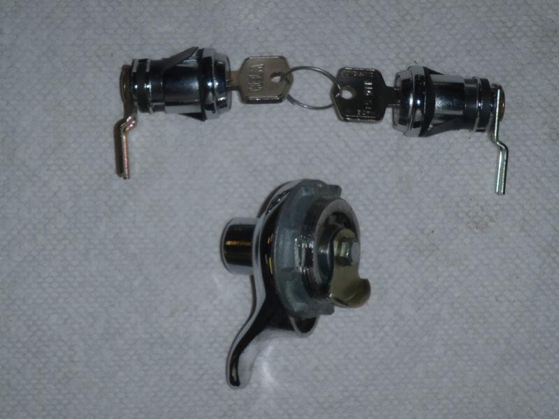 Mgb door locks (2) and trunk lock with two keys
