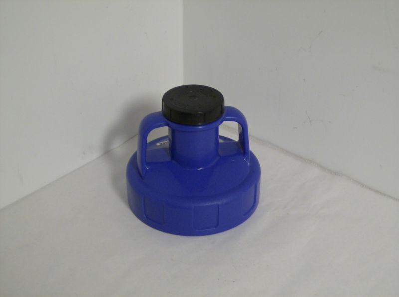 Oil safe utility lid, w/2 in outlet, hdpe, blue