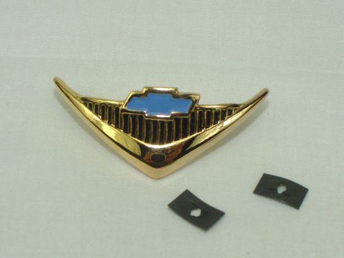 1955 1956 chevrolet bel air horn cap emblem with clips v-8 gold show quality